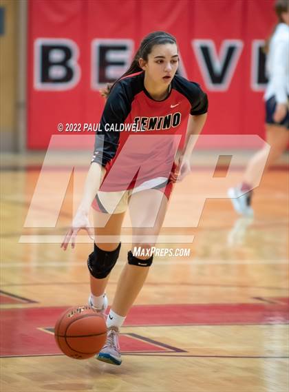Thumbnail 3 in Tenino vs Seton Catholic (WIAA 1A District Playoff) photogallery.