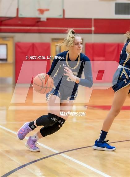 Thumbnail 2 in Tenino vs Seton Catholic (WIAA 1A District Playoff) photogallery.