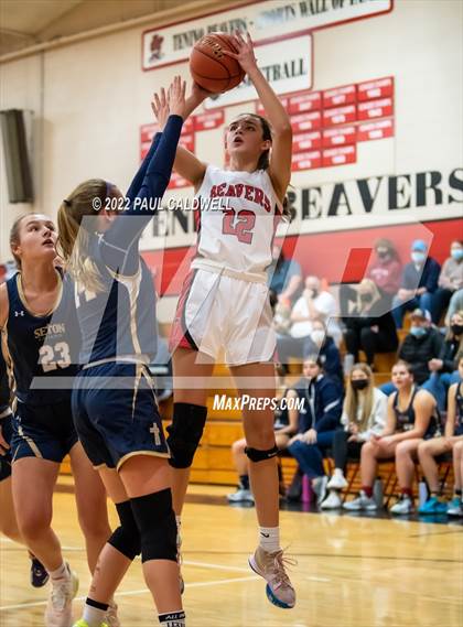 Thumbnail 2 in Tenino vs Seton Catholic (WIAA 1A District Playoff) photogallery.