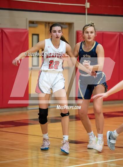 Thumbnail 2 in Tenino vs Seton Catholic (WIAA 1A District Playoff) photogallery.