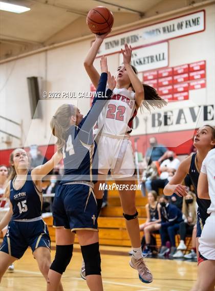 Thumbnail 2 in Tenino vs Seton Catholic (WIAA 1A District Playoff) photogallery.