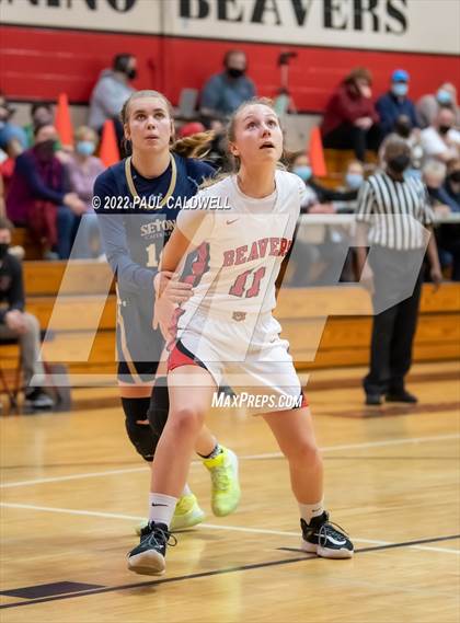 Thumbnail 3 in Tenino vs Seton Catholic (WIAA 1A District Playoff) photogallery.