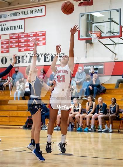 Thumbnail 3 in Tenino vs Seton Catholic (WIAA 1A District Playoff) photogallery.