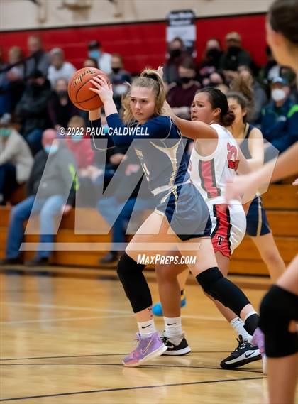 Thumbnail 3 in Tenino vs Seton Catholic (WIAA 1A District Playoff) photogallery.