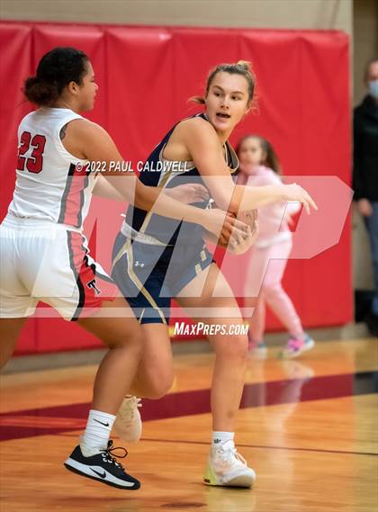Thumbnail 3 in Tenino vs Seton Catholic (WIAA 1A District Playoff) photogallery.