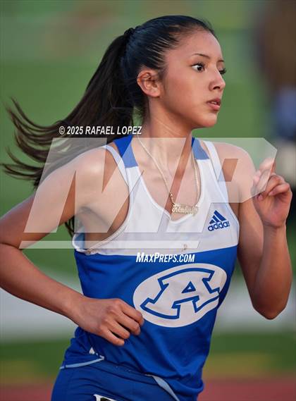 Thumbnail 2 in Panther Relays (1600M) photogallery.
