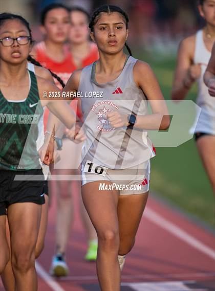 Thumbnail 3 in Panther Relays (1600M) photogallery.