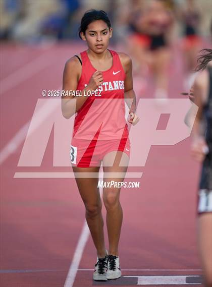 Thumbnail 3 in Panther Relays (1600M) photogallery.
