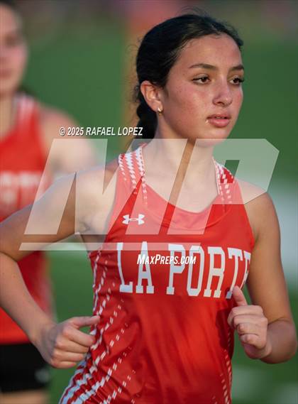 Thumbnail 2 in Panther Relays (1600M) photogallery.
