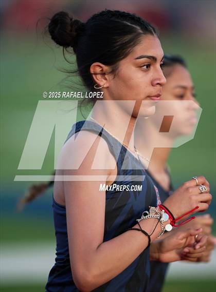 Thumbnail 1 in Panther Relays (1600M) photogallery.