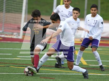 Thumbnail 2 in Cathedral vs. Torrey Pines (CIF SoCal Regional D1 Semifinal) photogallery.