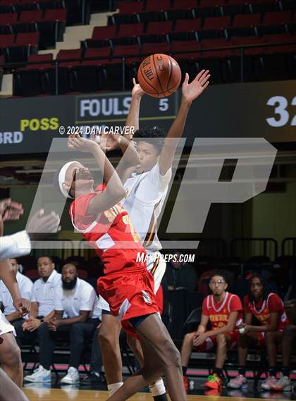 Thumbnail 2 in Christ the King vs. Monroe Campus (Public vs Catholic Hoops Showdown) photogallery.