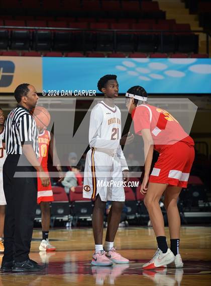 Thumbnail 1 in Christ the King vs. Monroe Campus (Public vs Catholic Hoops Showdown) photogallery.