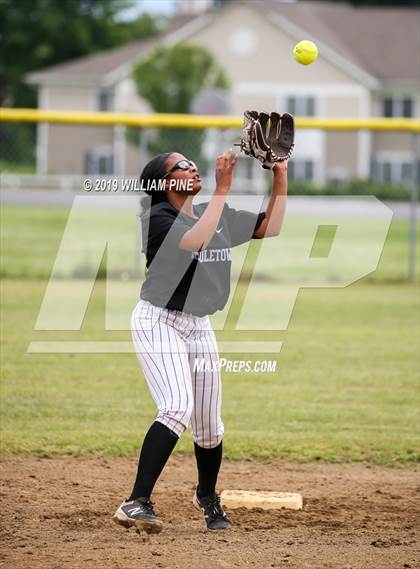 Thumbnail 2 in Middletown vs Kingston (Section 9 Class AA Semifinal) photogallery.