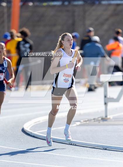 Thumbnail 1 in UF Relays (Saturday - 4 x 800 Meter Heat 2) photogallery.