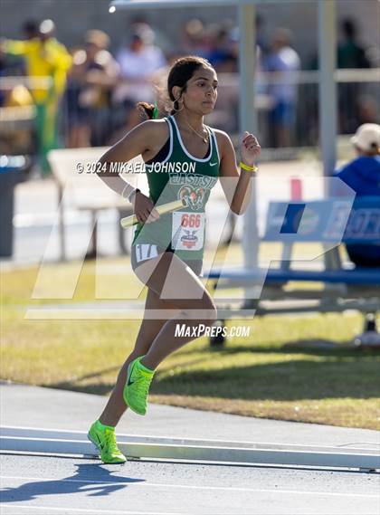 Thumbnail 1 in UF Relays (Saturday - 4 x 800 Meter Heat 2) photogallery.
