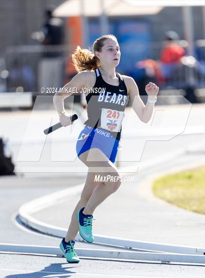 Thumbnail 1 in UF Relays (Saturday - 4 x 800 Meter Heat 2) photogallery.