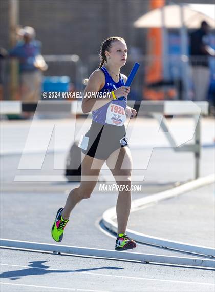 Thumbnail 2 in UF Relays (Saturday - 4 x 800 Meter Heat 2) photogallery.