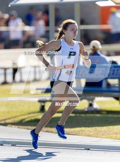 Thumbnail 1 in UF Relays (Saturday - 4 x 800 Meter Heat 2) photogallery.