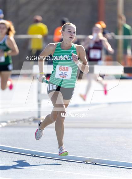 Thumbnail 1 in UF Relays (Saturday - 4 x 800 Meter Heat 2) photogallery.