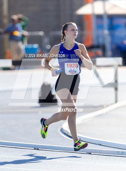 Thumbnail 3 in UF Relays (Saturday - 4 x 800 Meter Heat 2) photogallery.