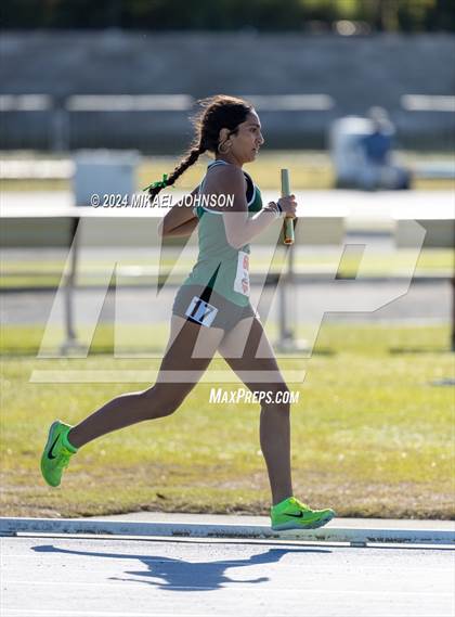 Thumbnail 3 in UF Relays (Saturday - 4 x 800 Meter Heat 2) photogallery.