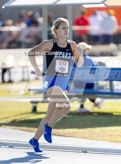 Thumbnail 1 in UF Relays (Saturday - 4 x 800 Meter Heat 2) photogallery.