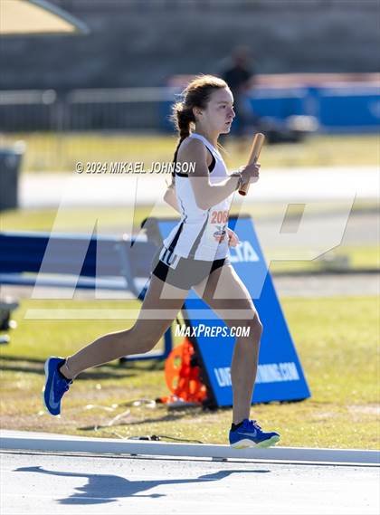 Thumbnail 1 in UF Relays (Saturday - 4 x 800 Meter Heat 2) photogallery.