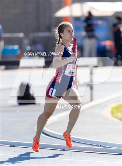 Thumbnail 2 in UF Relays (Saturday - 4 x 800 Meter Heat 2) photogallery.