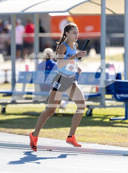 Thumbnail 2 in UF Relays (Saturday - 4 x 800 Meter Heat 2) photogallery.