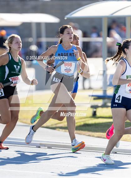 Thumbnail 1 in UF Relays (Saturday - 4 x 800 Meter Heat 2) photogallery.
