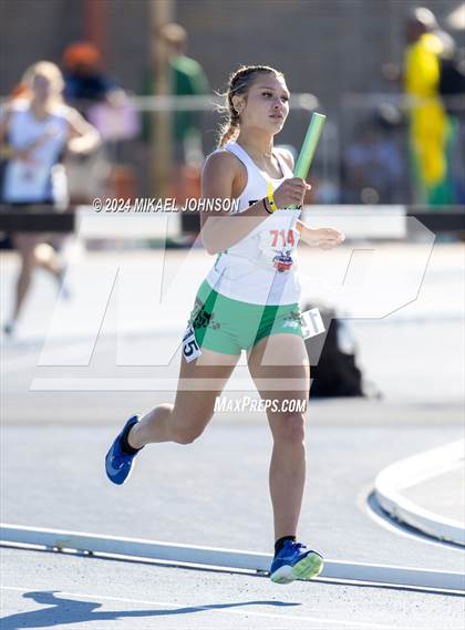 Thumbnail 2 in UF Relays (Saturday - 4 x 800 Meter Heat 2) photogallery.