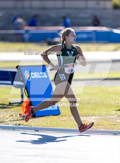 Thumbnail 2 in UF Relays (Saturday - 4 x 800 Meter Heat 2) photogallery.