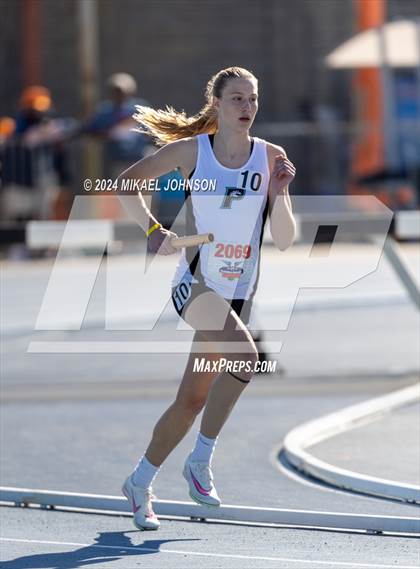 Thumbnail 2 in UF Relays (Saturday - 4 x 800 Meter Heat 2) photogallery.