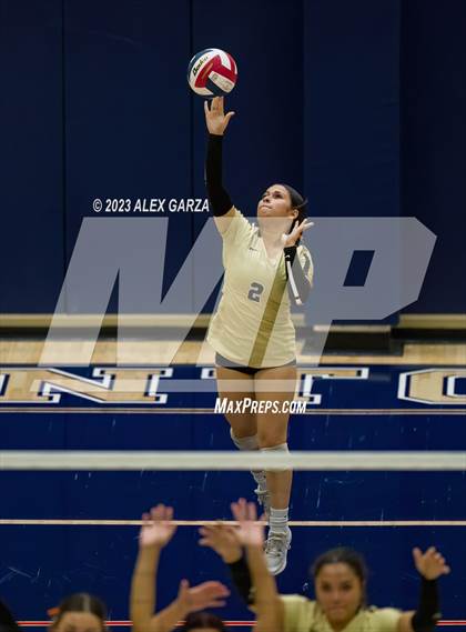 Thumbnail 1 in Southwest vs Edison  (UIL 5A Region 4 Bi-District Playoff) photogallery.