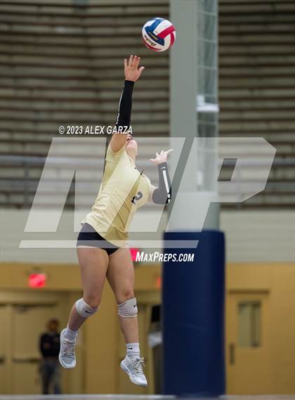 Thumbnail 3 in Southwest vs Edison  (UIL 5A Region 4 Bi-District Playoff) photogallery.