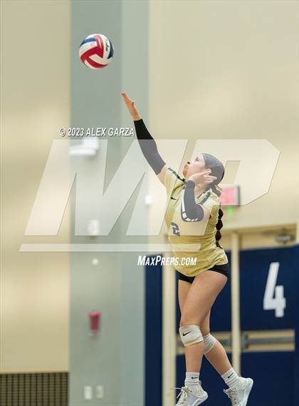 Thumbnail 2 in Southwest vs Edison  (UIL 5A Region 4 Bi-District Playoff) photogallery.