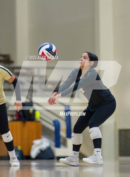 Thumbnail 2 in Southwest vs Edison  (UIL 5A Region 4 Bi-District Playoff) photogallery.