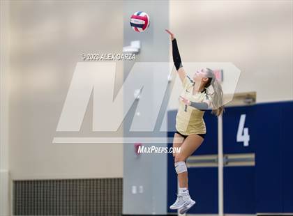 Thumbnail 2 in Southwest vs Edison  (UIL 5A Region 4 Bi-District Playoff) photogallery.