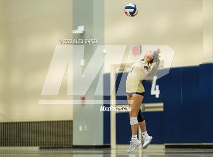 Thumbnail 2 in Southwest vs Edison  (UIL 5A Region 4 Bi-District Playoff) photogallery.