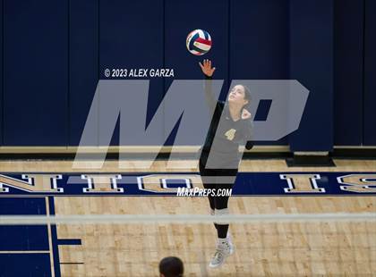 Thumbnail 3 in Southwest vs Edison  (UIL 5A Region 4 Bi-District Playoff) photogallery.