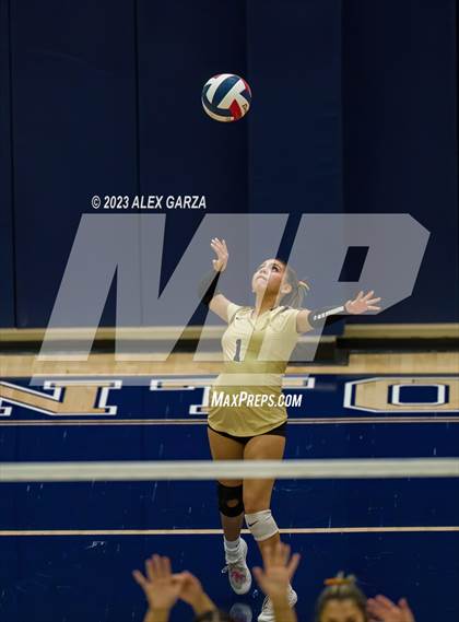 Thumbnail 2 in Southwest vs Edison  (UIL 5A Region 4 Bi-District Playoff) photogallery.