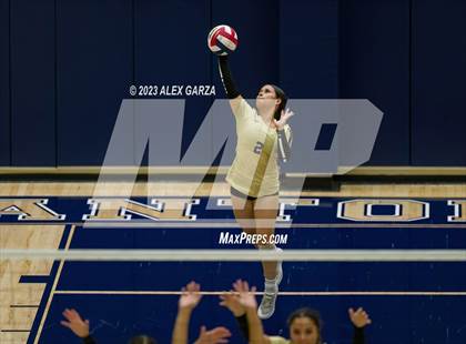 Thumbnail 3 in Southwest vs Edison  (UIL 5A Region 4 Bi-District Playoff) photogallery.