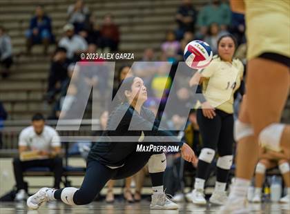 Thumbnail 3 in Southwest vs Edison  (UIL 5A Region 4 Bi-District Playoff) photogallery.