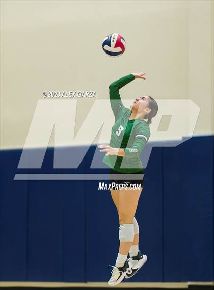 Thumbnail 1 in Southwest vs Edison  (UIL 5A Region 4 Bi-District Playoff) photogallery.