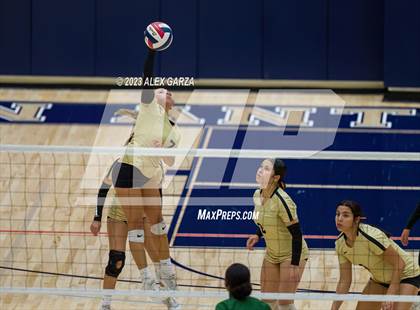 Thumbnail 2 in Southwest vs Edison  (UIL 5A Region 4 Bi-District Playoff) photogallery.