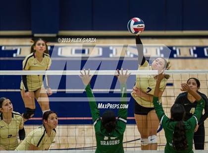 Thumbnail 3 in Southwest vs Edison  (UIL 5A Region 4 Bi-District Playoff) photogallery.