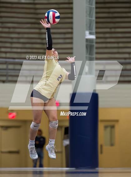 Thumbnail 2 in Southwest vs Edison  (UIL 5A Region 4 Bi-District Playoff) photogallery.