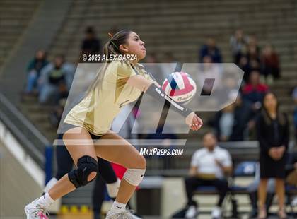 Thumbnail 1 in Southwest vs Edison  (UIL 5A Region 4 Bi-District Playoff) photogallery.