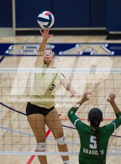 Thumbnail 2 in Southwest vs Edison  (UIL 5A Region 4 Bi-District Playoff) photogallery.